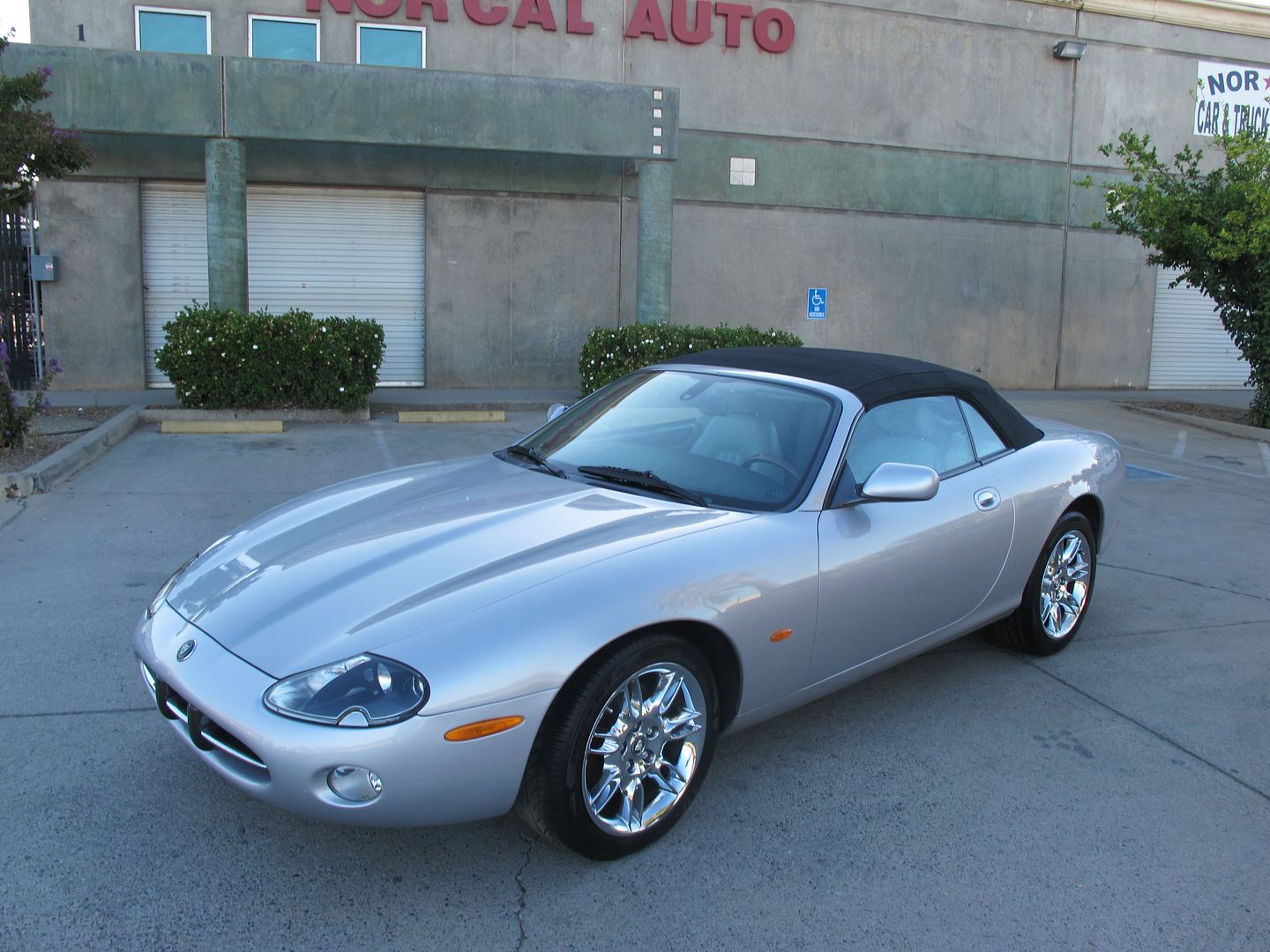 Sell used 2004 Jaguar XK Xk8 convertible damaged wrecked rebuildable